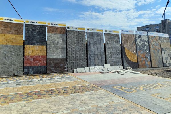 Виставковий майданчик зі зразками бруківки